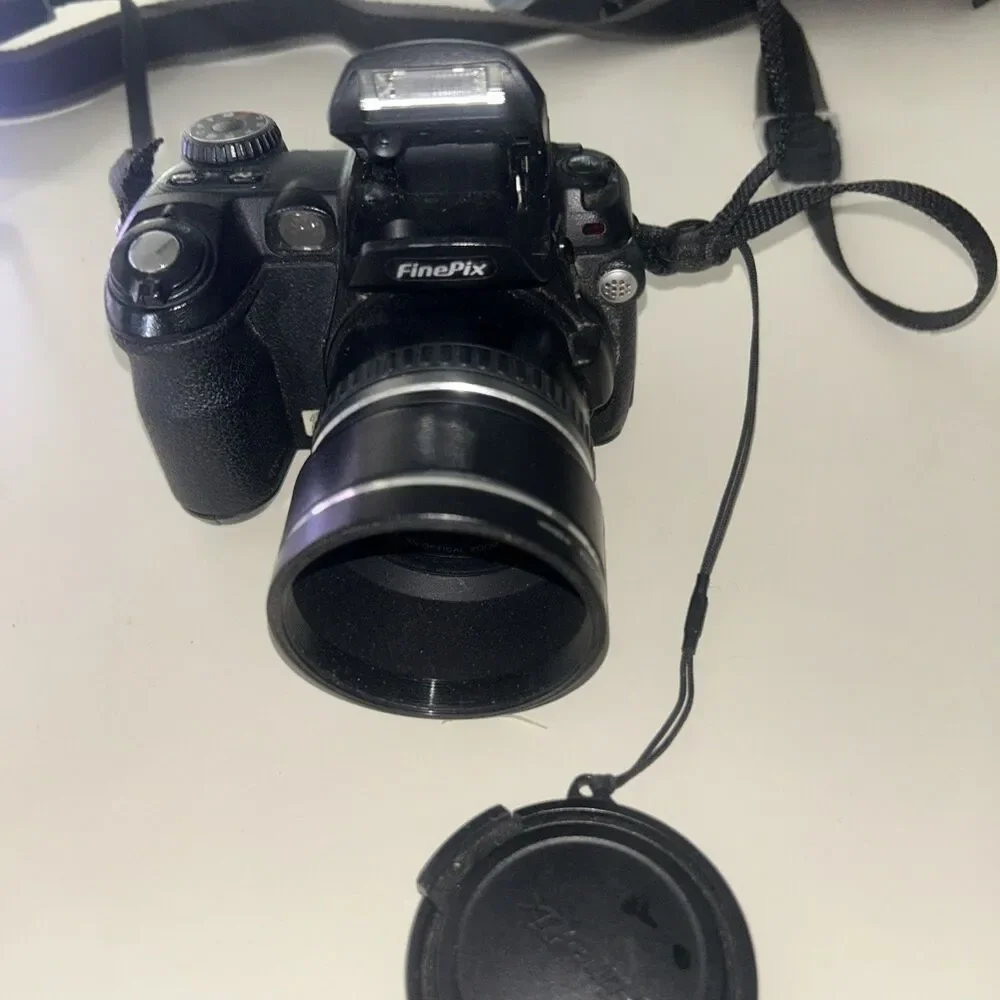 READ - Fujifilm FinePix S5100 4MP Digital Camera with 10x Optical Zoom WORKS